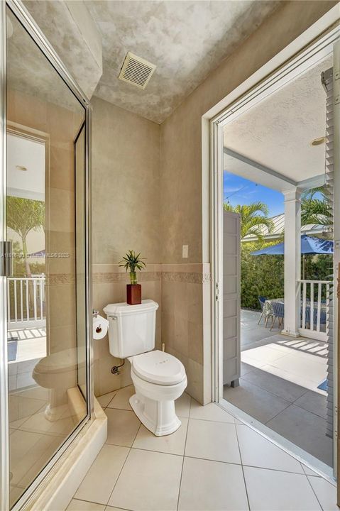 En Venta: $1,650,000 (4 camas, 3 baños, 2700 Pies cuadrados)