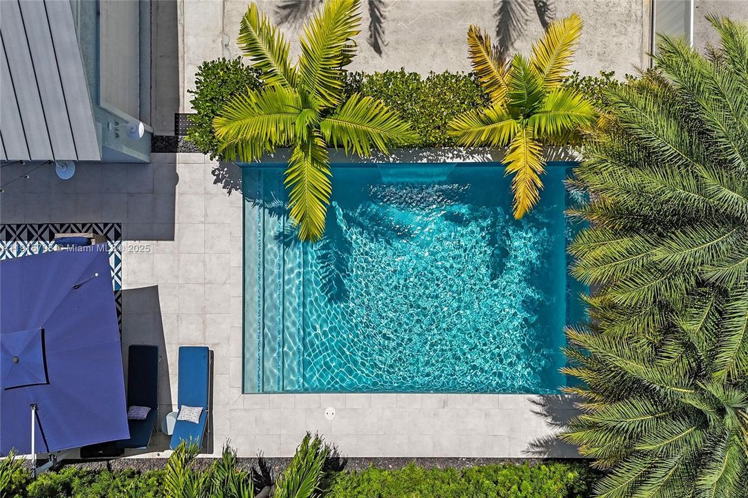 En Venta: $1,650,000 (4 camas, 3 baños, 2700 Pies cuadrados)