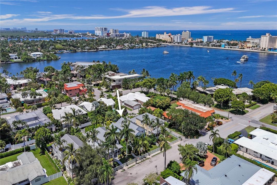 En Venta: $1,650,000 (4 camas, 3 baños, 2700 Pies cuadrados)