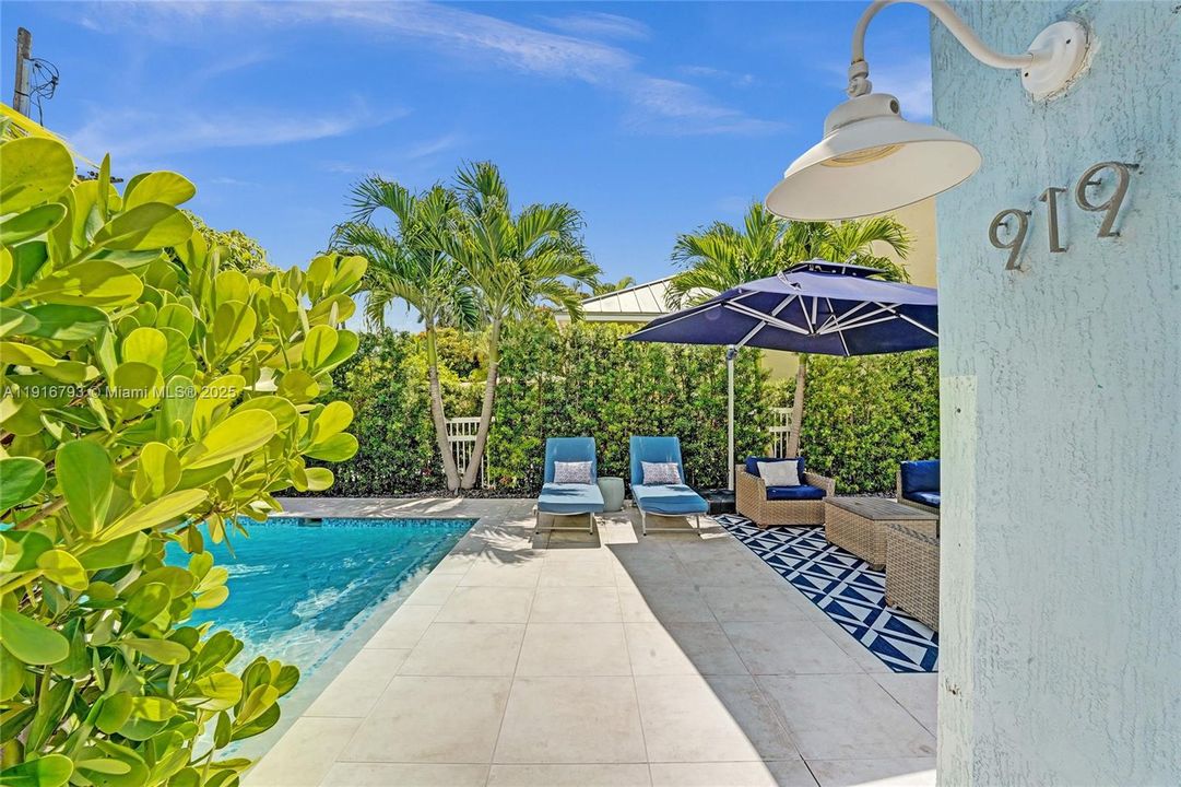 En Venta: $1,650,000 (4 camas, 3 baños, 2700 Pies cuadrados)