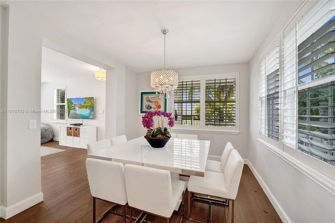 En Venta: $1,650,000 (4 camas, 3 baños, 2700 Pies cuadrados)