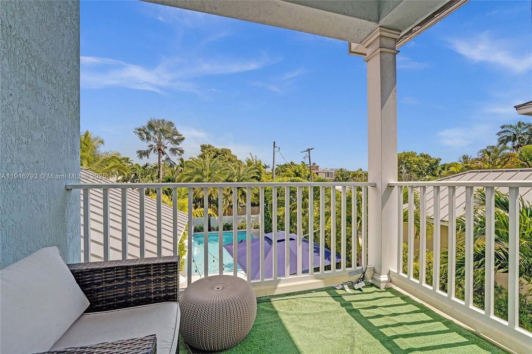 En Venta: $1,650,000 (4 camas, 3 baños, 2700 Pies cuadrados)