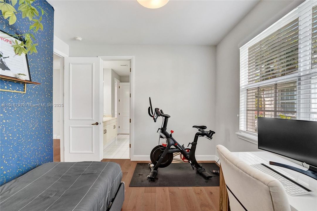 En Venta: $1,650,000 (4 camas, 3 baños, 2700 Pies cuadrados)