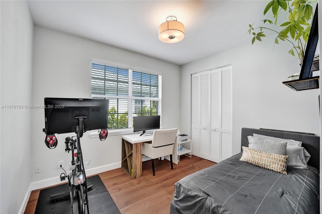 En Venta: $1,650,000 (4 camas, 3 baños, 2700 Pies cuadrados)