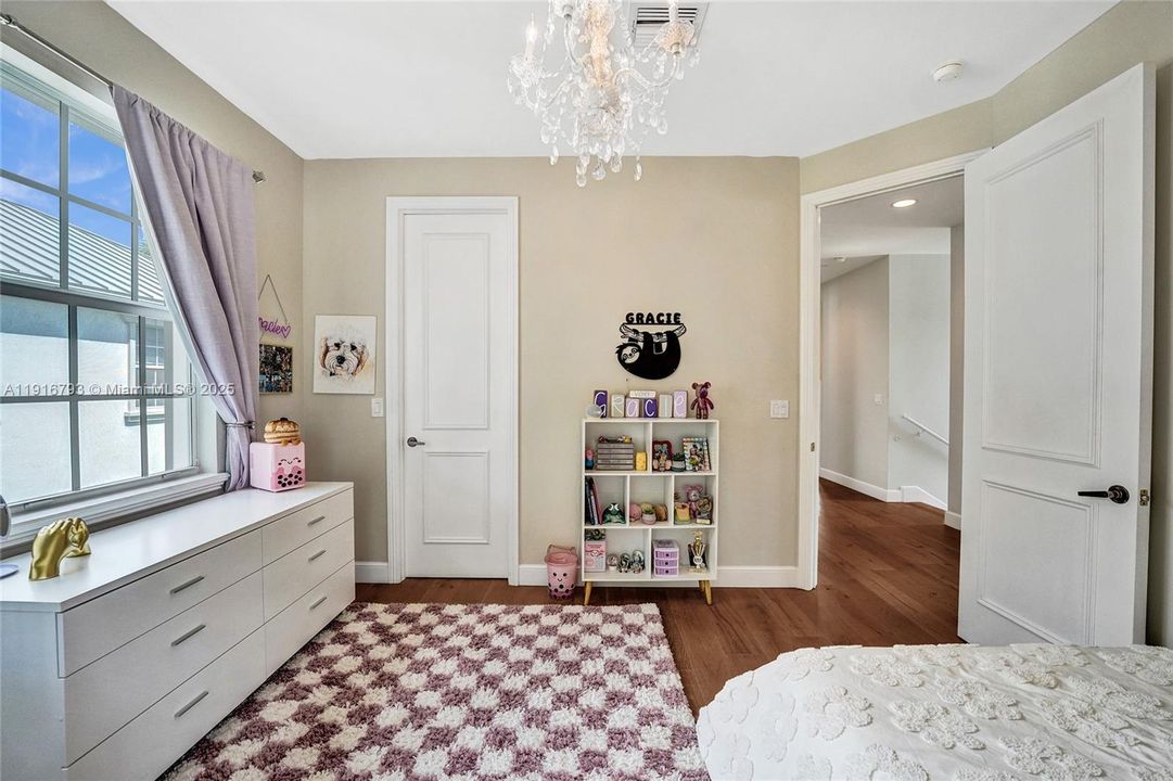 En Venta: $1,650,000 (4 camas, 3 baños, 2700 Pies cuadrados)