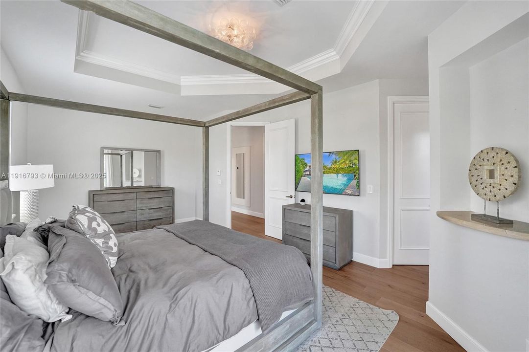 En Venta: $1,650,000 (4 camas, 3 baños, 2700 Pies cuadrados)