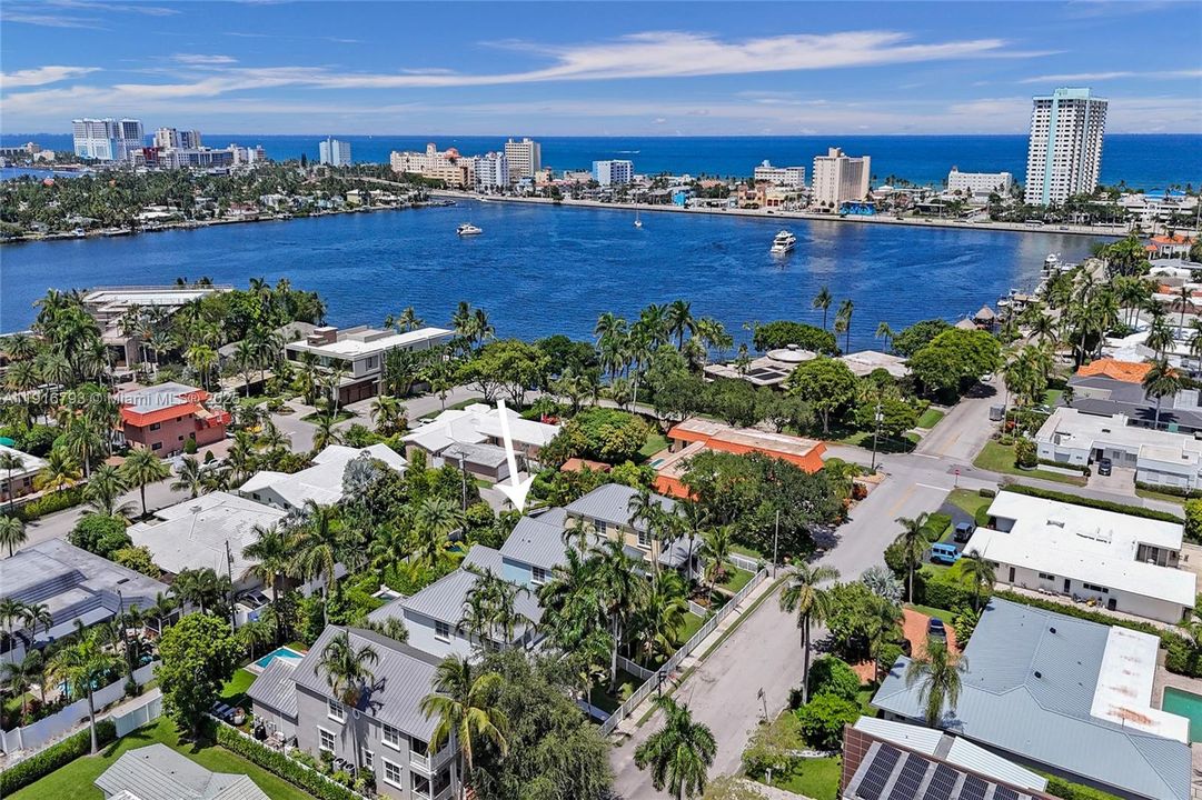 En Venta: $1,650,000 (4 camas, 3 baños, 2700 Pies cuadrados)