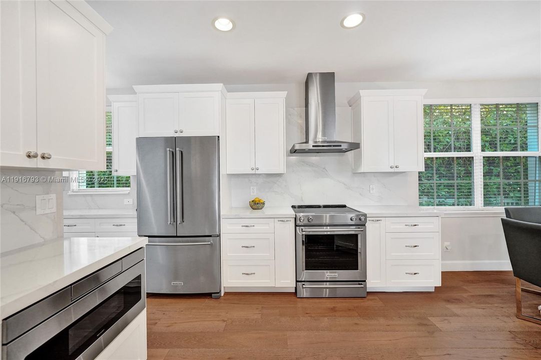 En Venta: $1,650,000 (4 camas, 3 baños, 2700 Pies cuadrados)