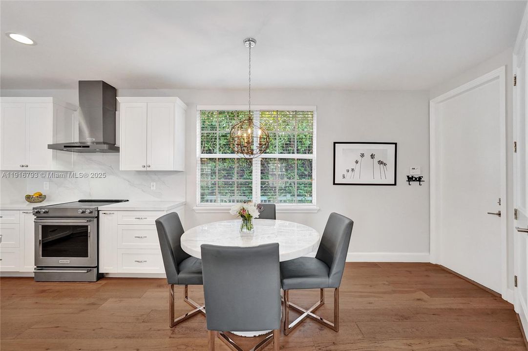 En Venta: $1,650,000 (4 camas, 3 baños, 2700 Pies cuadrados)