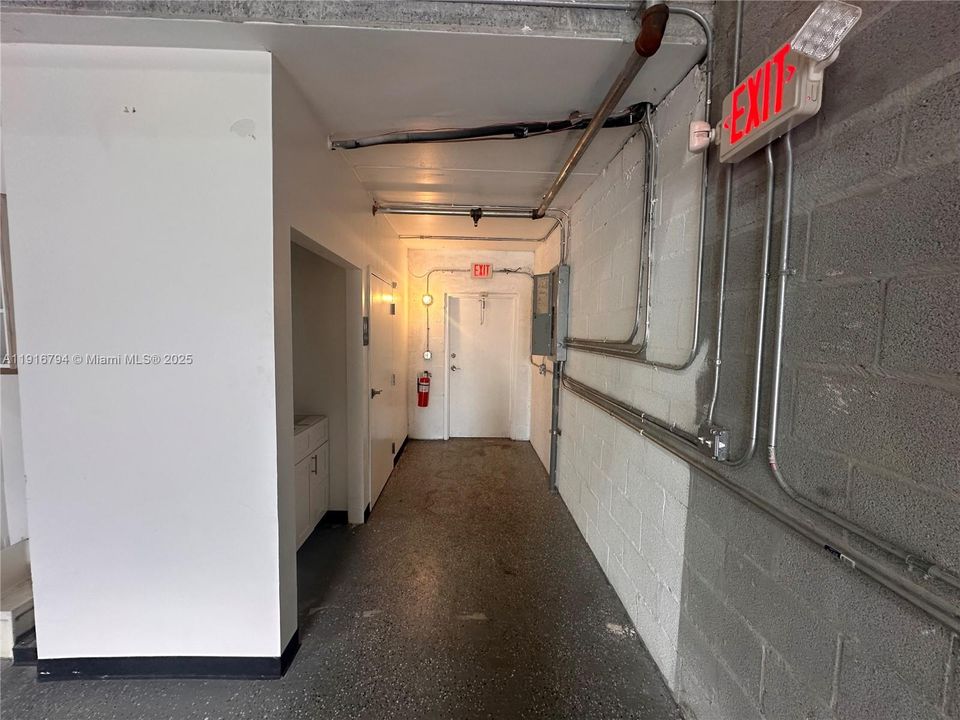 Corridor to the back.