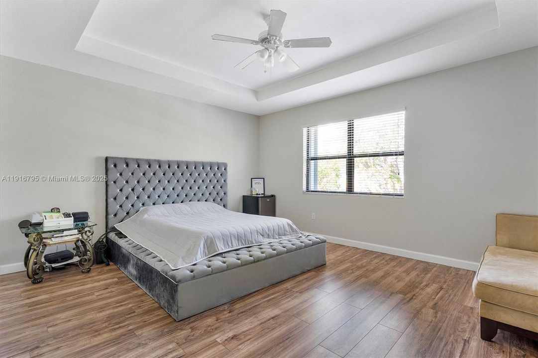 待售: $645,000 (5 贝兹, 3 浴室, 2924 平方英尺)