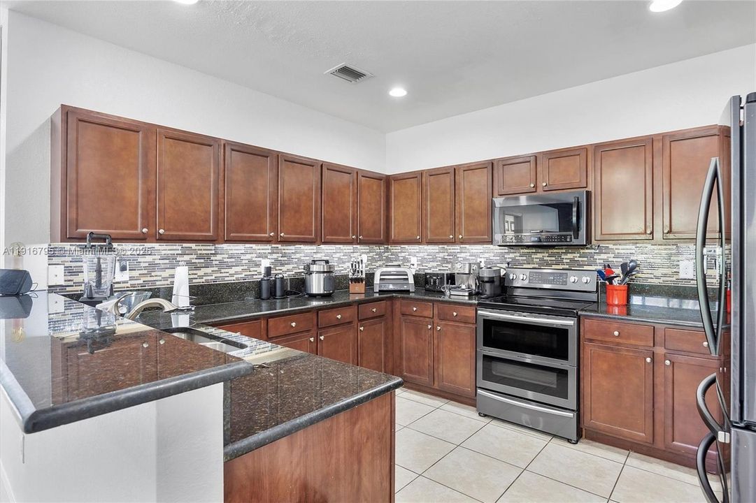 待售: $645,000 (5 贝兹, 3 浴室, 2924 平方英尺)