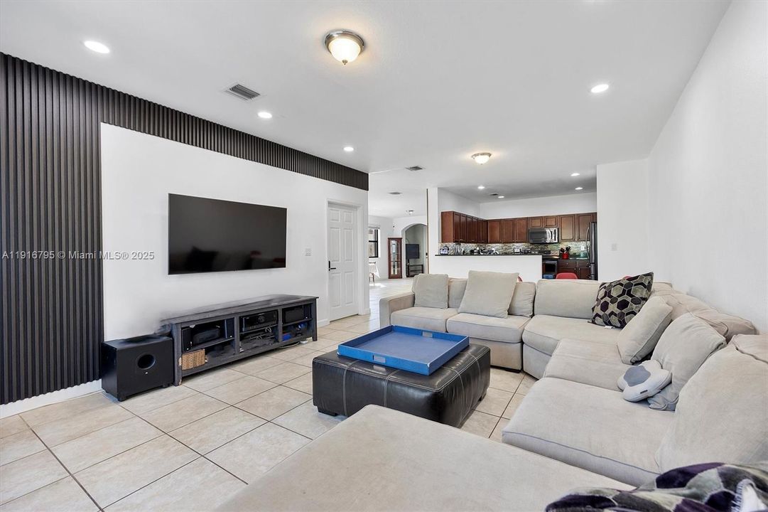 待售: $645,000 (5 贝兹, 3 浴室, 2924 平方英尺)