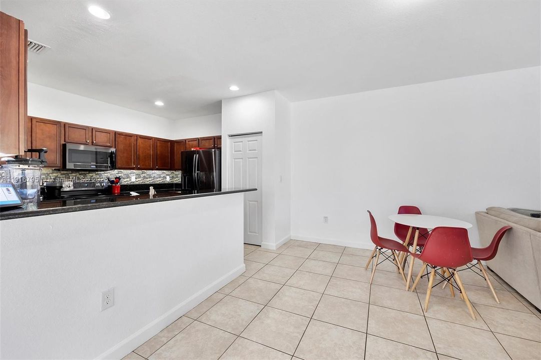 待售: $645,000 (5 贝兹, 3 浴室, 2924 平方英尺)