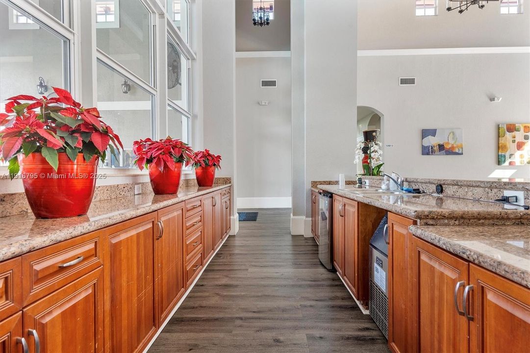 待售: $645,000 (5 贝兹, 3 浴室, 2924 平方英尺)