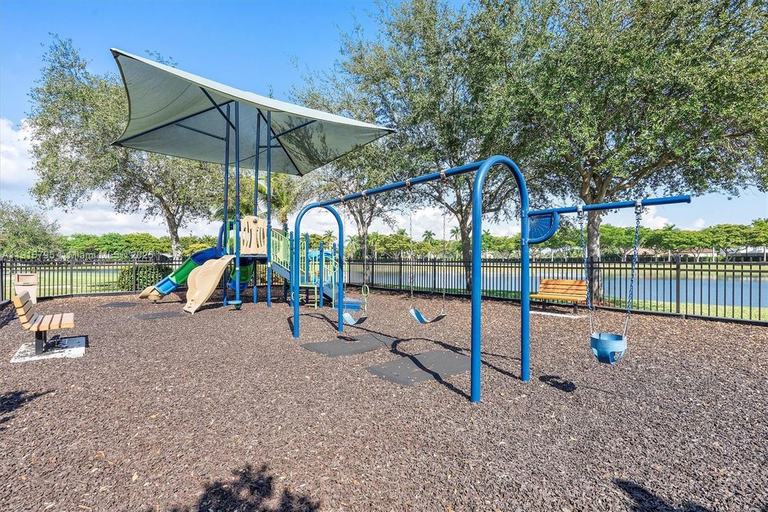 待售: $645,000 (5 贝兹, 3 浴室, 2924 平方英尺)