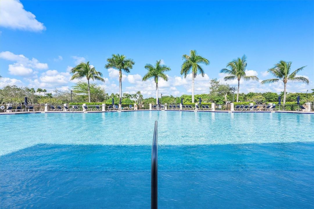 待售: $645,000 (5 贝兹, 3 浴室, 2924 平方英尺)