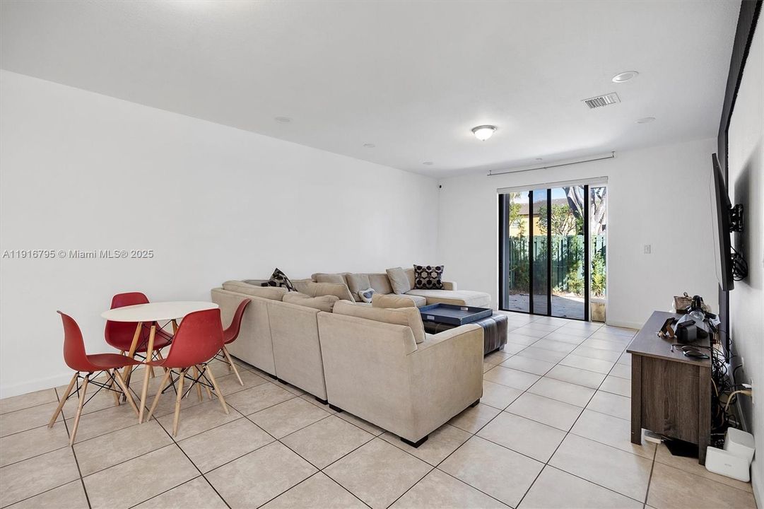 待售: $645,000 (5 贝兹, 3 浴室, 2924 平方英尺)