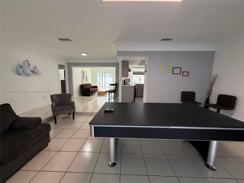 出租: $4,300 (4 贝兹, 2 浴室, 1773 平方英尺)