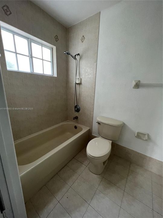 出租: $2,200 (2 贝兹, 2 浴室, 982 平方英尺)