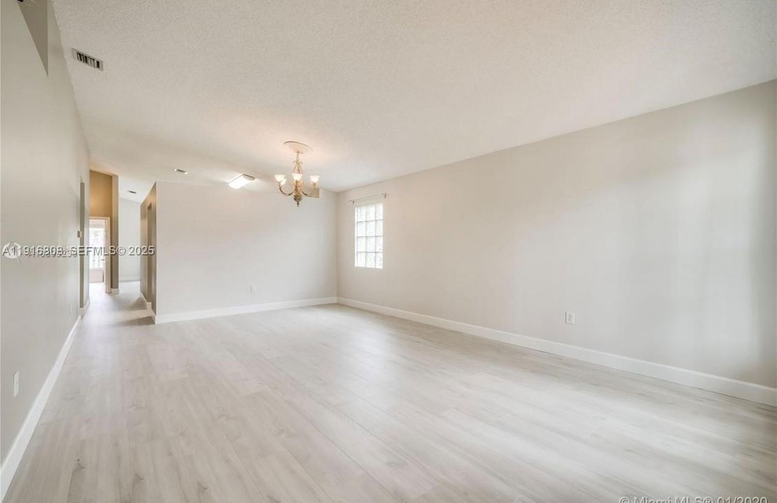 В аренду: $3,495 (3 спален, 2 ванн, 1663 Квадратных фут)