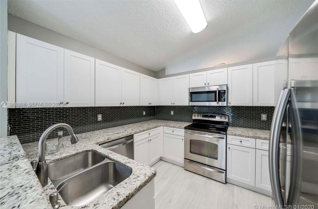 В аренду: $3,495 (3 спален, 2 ванн, 1663 Квадратных фут)