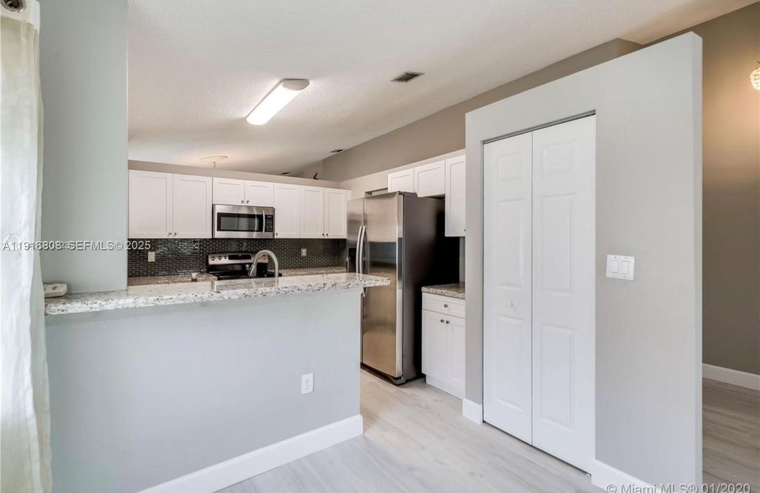 В аренду: $3,495 (3 спален, 2 ванн, 1663 Квадратных фут)