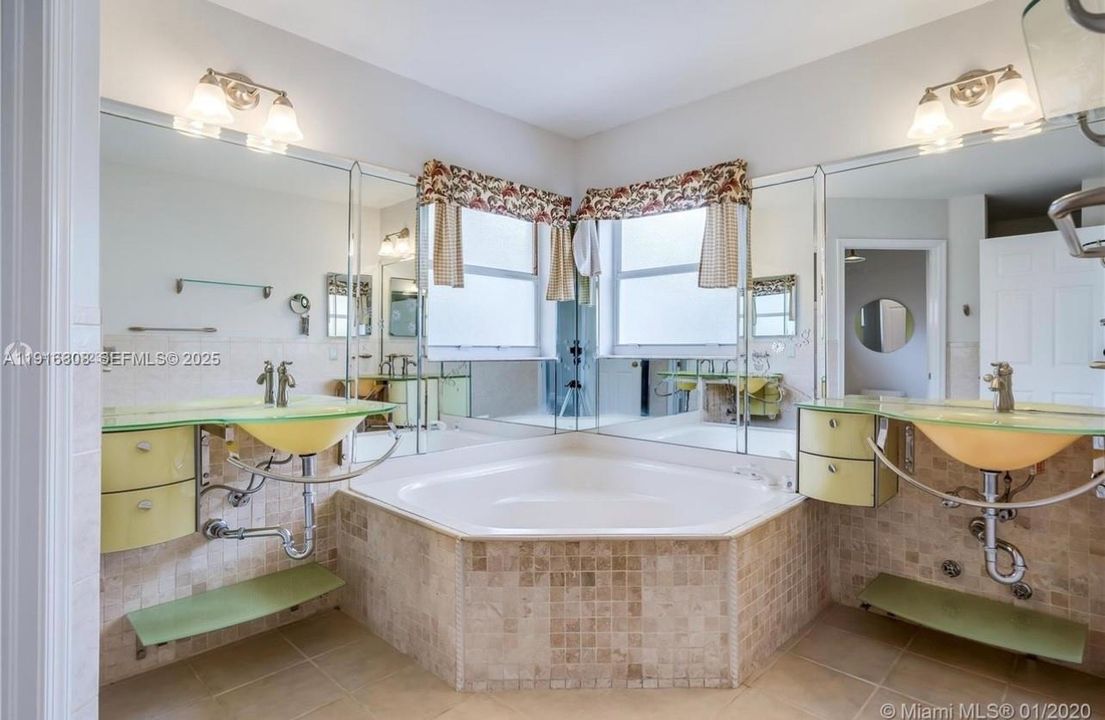 В аренду: $3,495 (3 спален, 2 ванн, 1663 Квадратных фут)