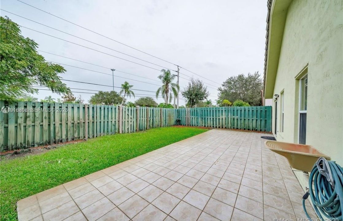 В аренду: $3,495 (3 спален, 2 ванн, 1663 Квадратных фут)