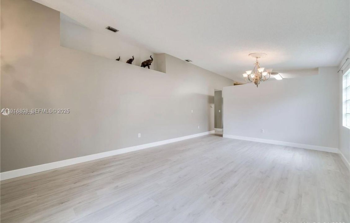 В аренду: $3,495 (3 спален, 2 ванн, 1663 Квадратных фут)