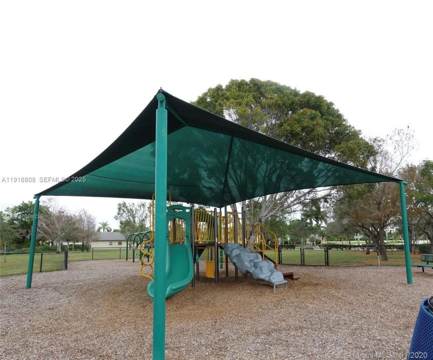 В аренду: $3,495 (3 спален, 2 ванн, 1663 Квадратных фут)