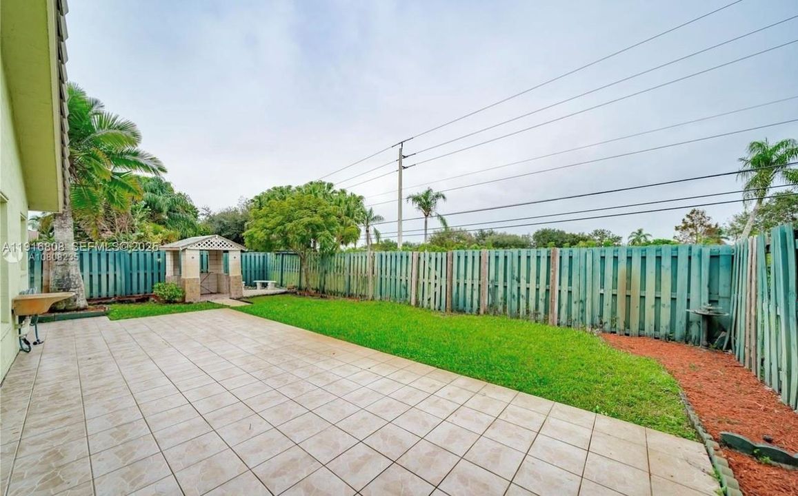 В аренду: $3,495 (3 спален, 2 ванн, 1663 Квадратных фут)