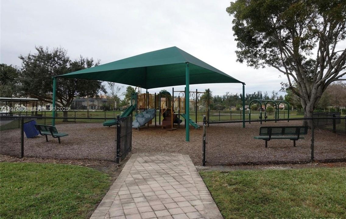 В аренду: $3,495 (3 спален, 2 ванн, 1663 Квадратных фут)