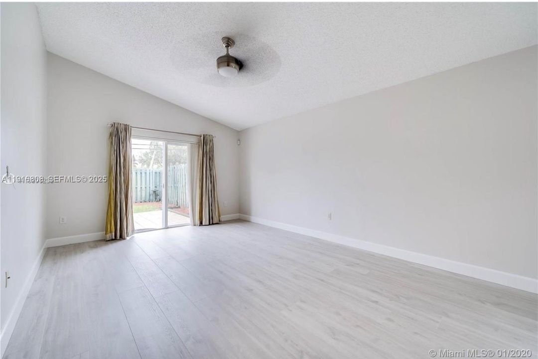 В аренду: $3,495 (3 спален, 2 ванн, 1663 Квадратных фут)