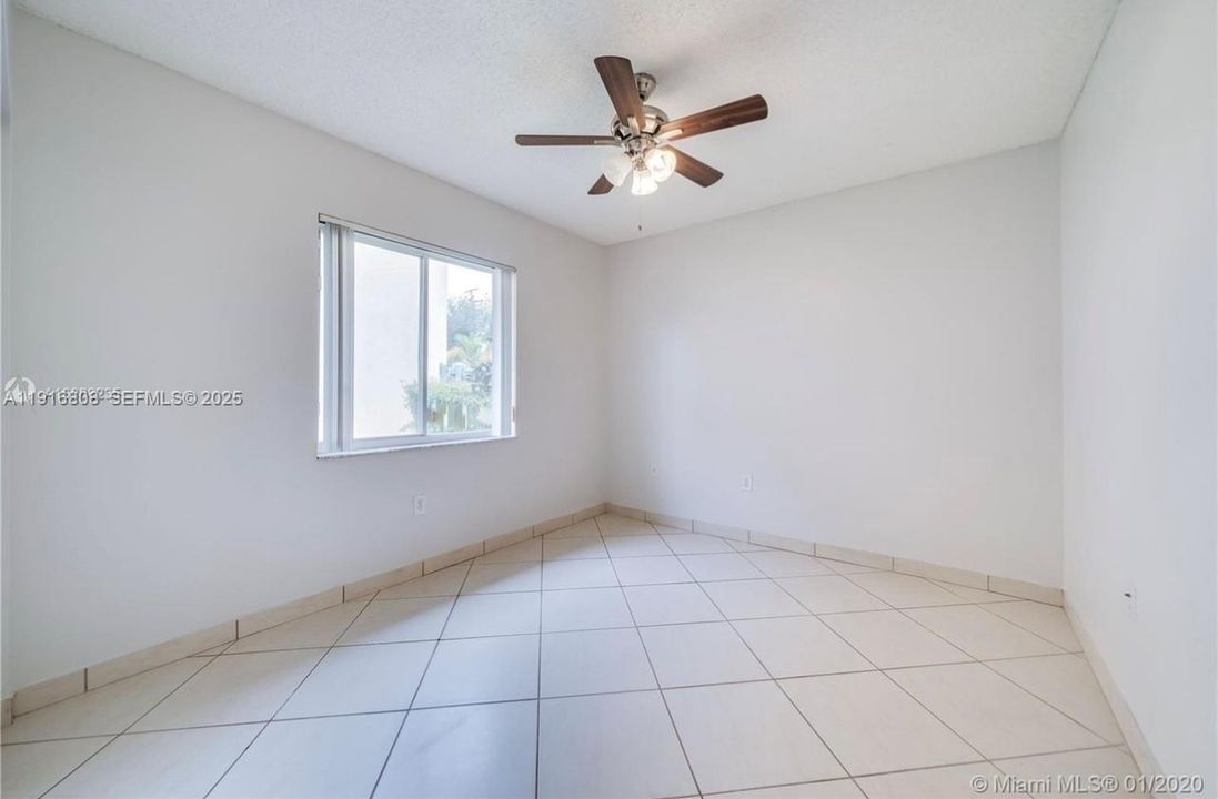 В аренду: $3,495 (3 спален, 2 ванн, 1663 Квадратных фут)