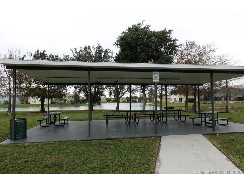 В аренду: $3,495 (3 спален, 2 ванн, 1663 Квадратных фут)