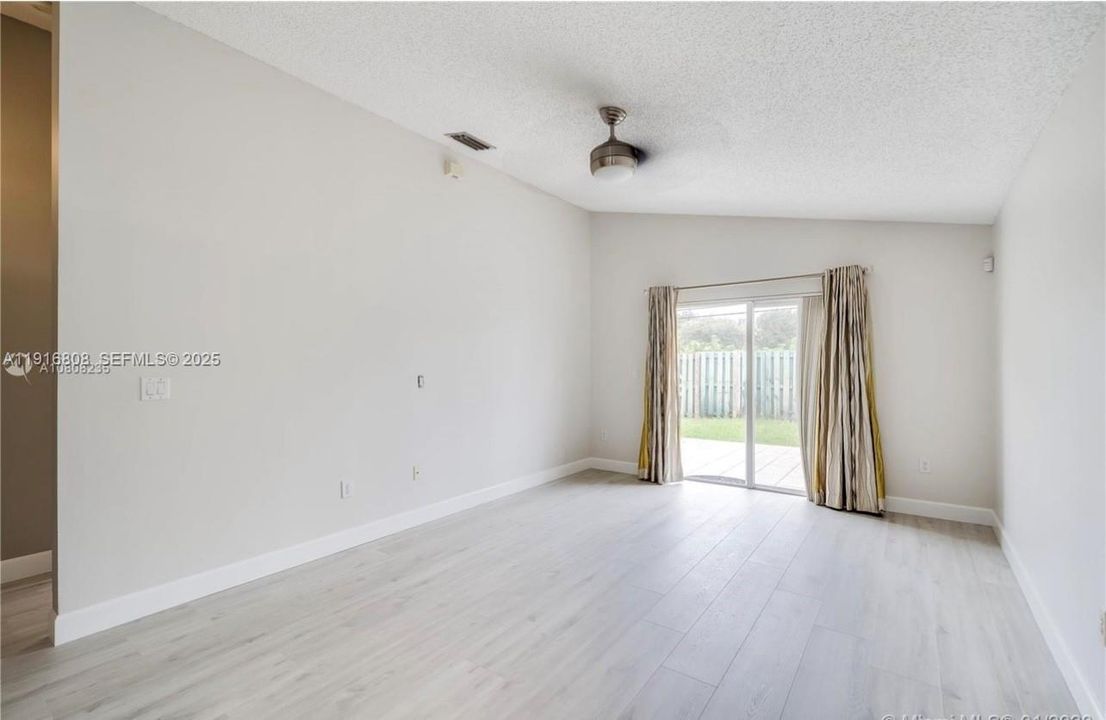 В аренду: $3,495 (3 спален, 2 ванн, 1663 Квадратных фут)