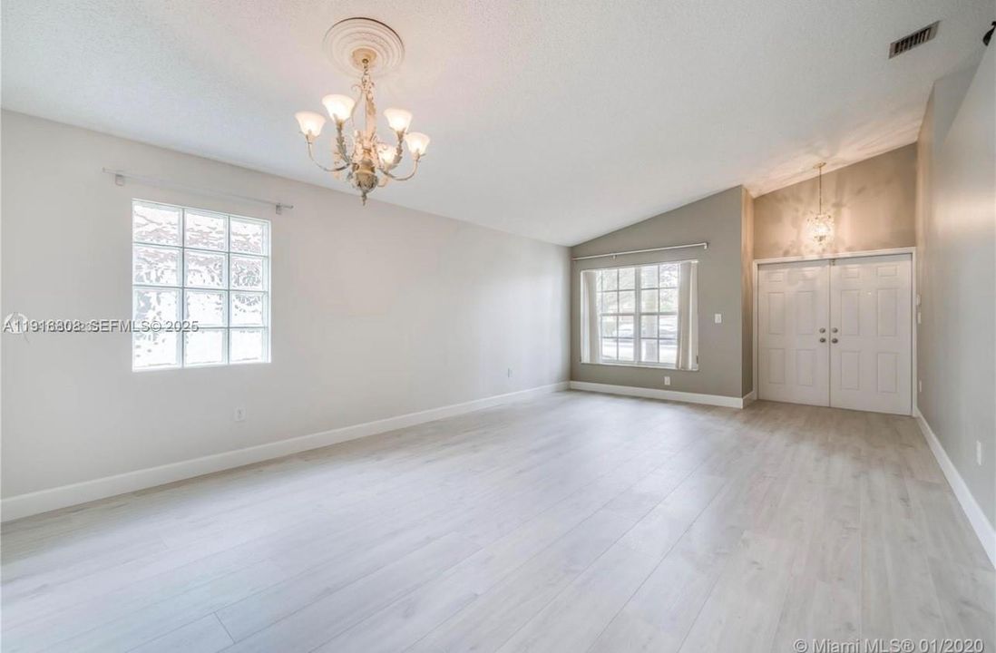 В аренду: $3,495 (3 спален, 2 ванн, 1663 Квадратных фут)