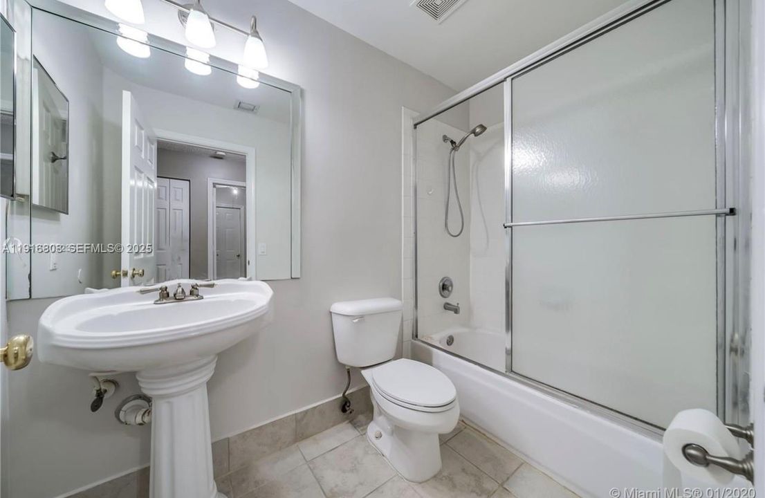 В аренду: $3,495 (3 спален, 2 ванн, 1663 Квадратных фут)