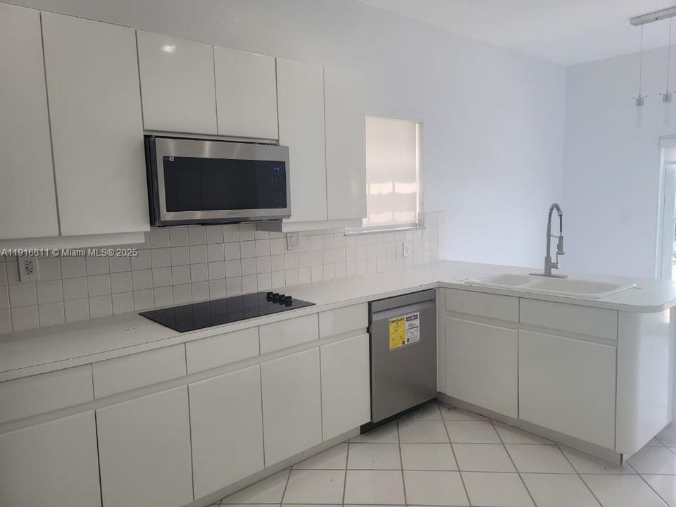 待售: $1,175,000 (4 贝兹, 2 浴室, 2412 平方英尺)