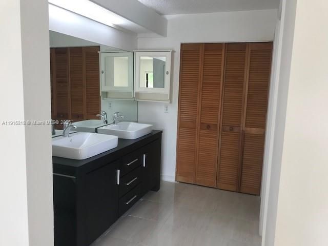 For Rent: $2,450 (2 beds, 2 baths, 1334 Square Feet)