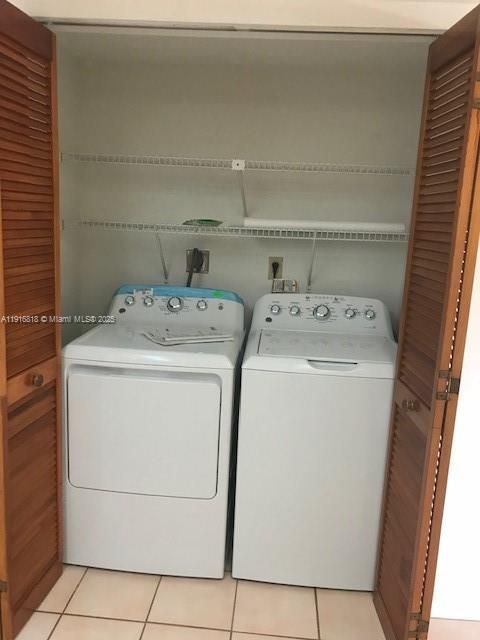 For Rent: $2,450 (2 beds, 2 baths, 1334 Square Feet)