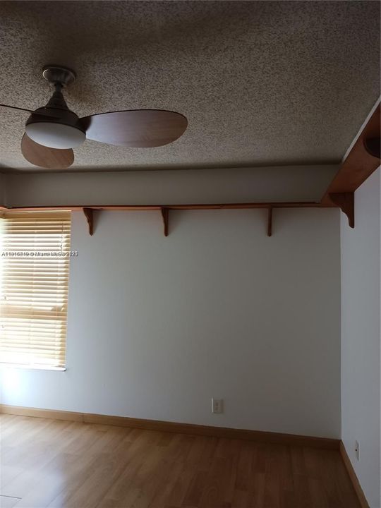 На продажу: $252,500 (2 спален, 2 ванн, 982 Квадратных фут)