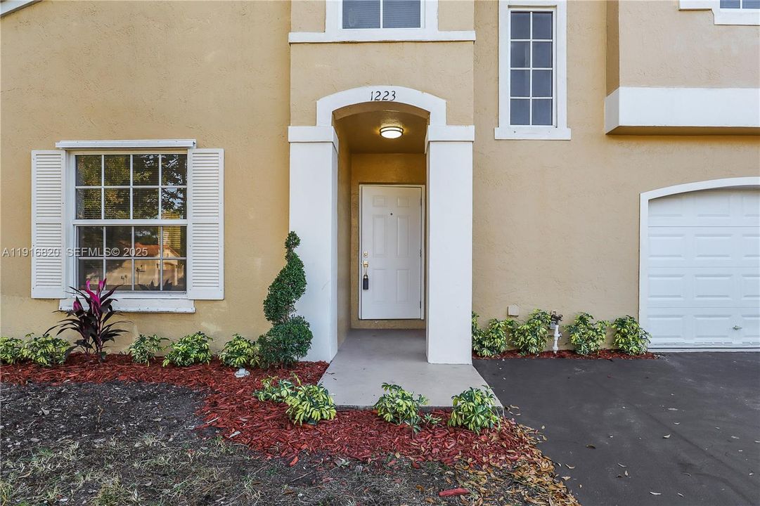 For Sale: $569,900 (3 beds, 2 baths, 1504 Square Feet)