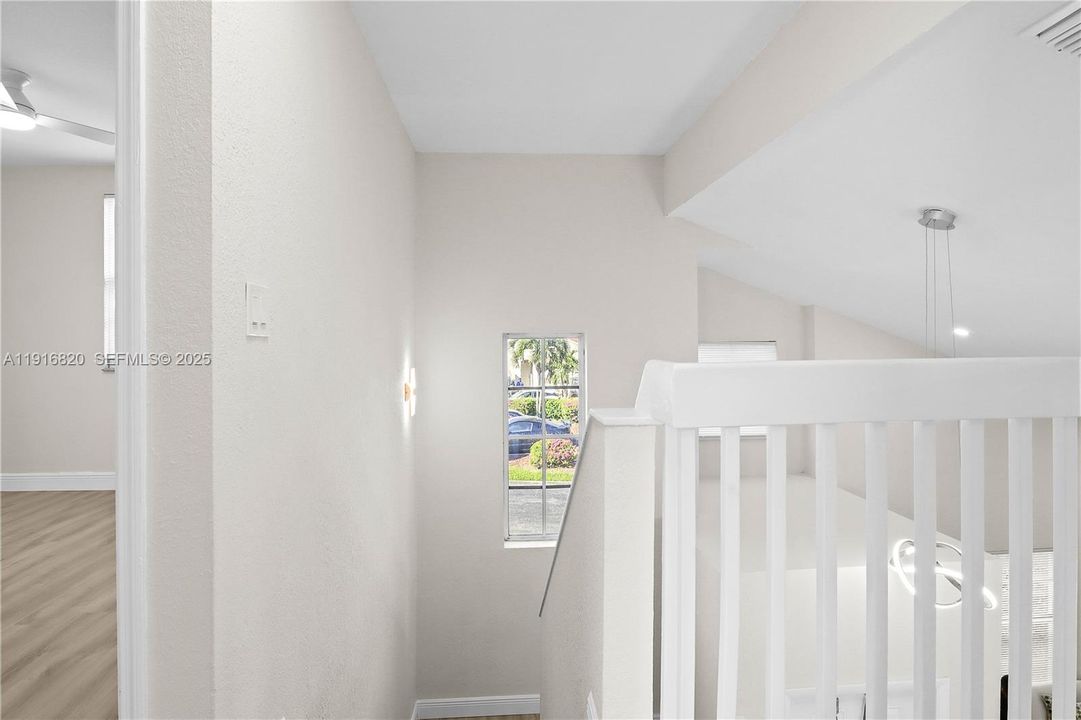 For Sale: $569,900 (3 beds, 2 baths, 1504 Square Feet)