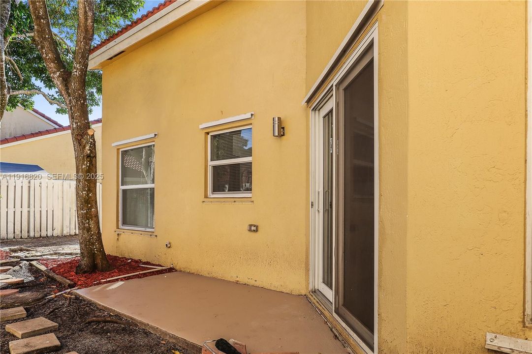 For Sale: $569,900 (3 beds, 2 baths, 1504 Square Feet)