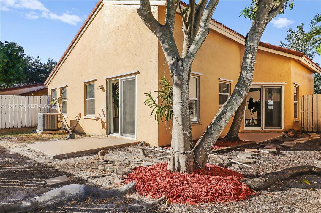 For Sale: $569,900 (3 beds, 2 baths, 1504 Square Feet)