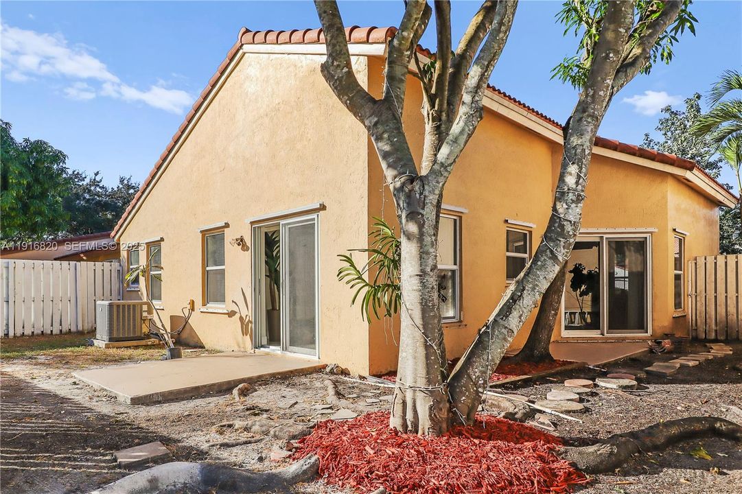 For Sale: $569,900 (3 beds, 2 baths, 1504 Square Feet)