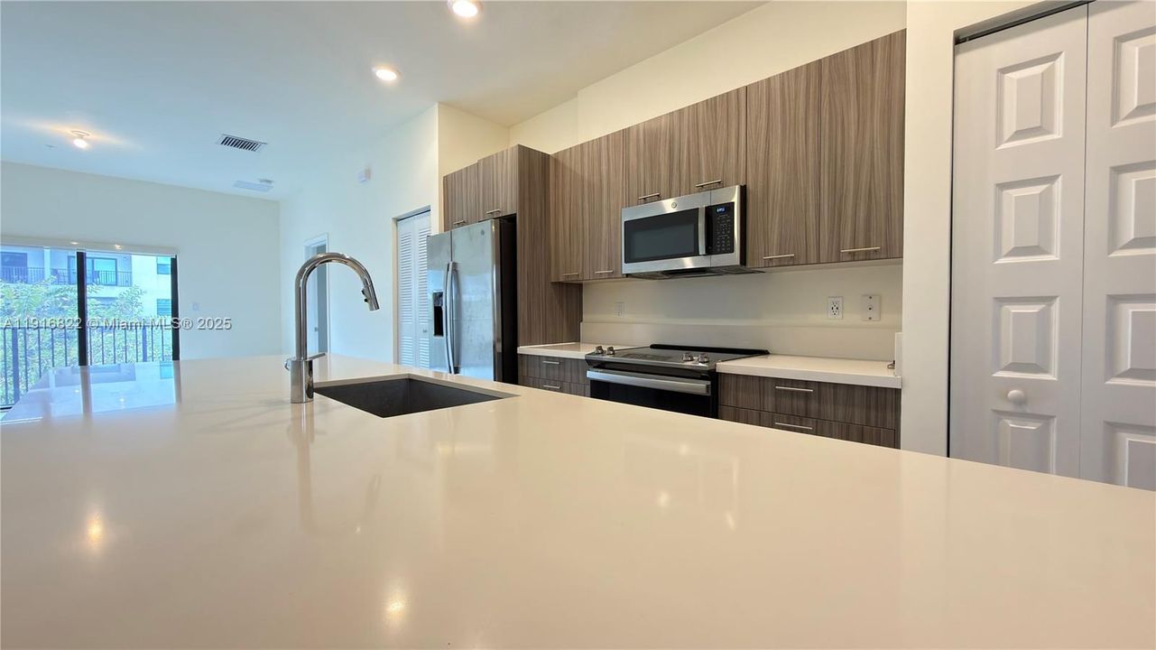 En Venta: $439,000 (3 camas, 2 baños, 1236 Pies cuadrados)