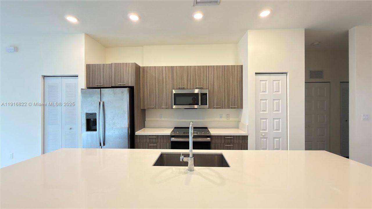 En Venta: $439,000 (3 camas, 2 baños, 1236 Pies cuadrados)